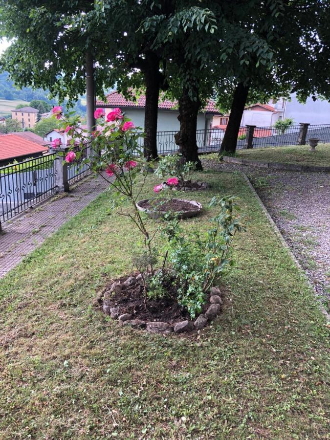 Villa Il Maiale Bianco Bed & Breakfast Сан Феделе Интелви Екстериор снимка