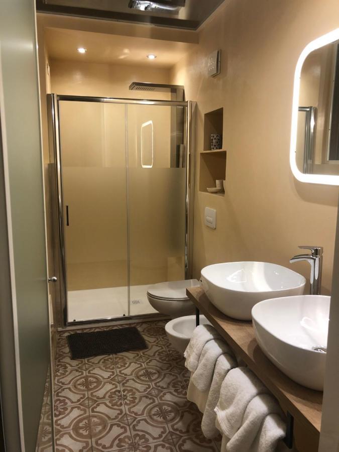 Villa Il Maiale Bianco Bed & Breakfast Сан Феделе Интелви Екстериор снимка
